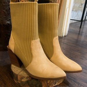 Squared heel tan boots 7 1/2